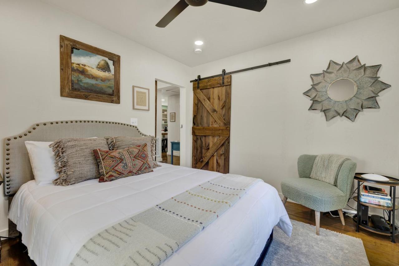 Southern Charm - Near Main With Hot Tub Fredericksburg Exterior photo